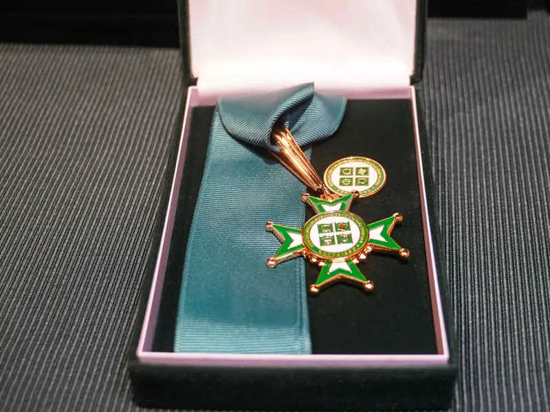 Medalla de las condecoraciones de Asocoldep en su estuche